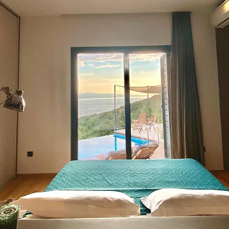 Forte-exclusive Retreat, Heated Infinity Pool & Amazing Views Villa Mimice