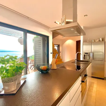 Forte-exclusive Retreat, Heated Infinity Pool & Amazing Views Villa Mimice