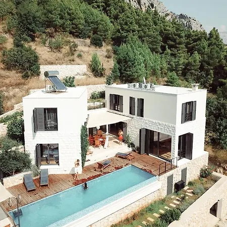 Forte-exclusive Location With Fantastic Seaview & Infinity Pool - Up To 8 Pax Villa *