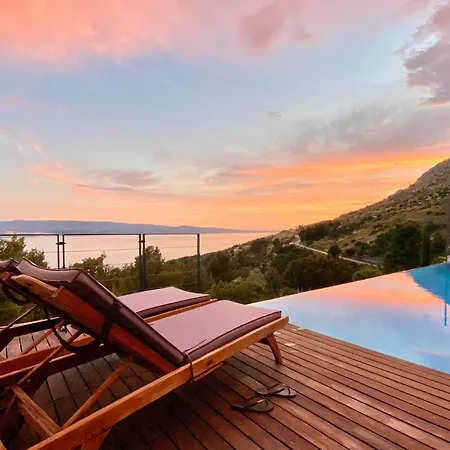 Villa Forte-exclusive Retreat, Heated Infinity Pool & Amazing Views Mimice