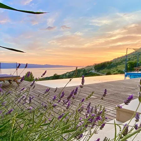 Forte-exclusive Location With Fantastic Seaview & Infinity Pool - Up To 8 Pax Mimice