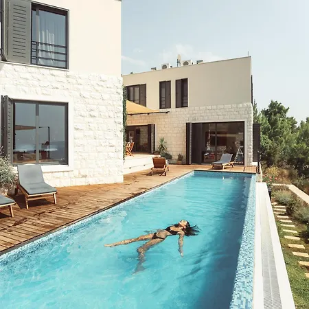 Forte-exclusive Retreat, Heated Infinity Pool & Amazing Views Villa Mimice